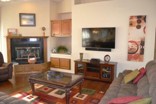 Lake Balboa Area Home 9