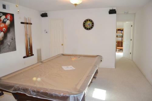 Lake Balboa Area Home 9