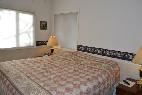 Lake Balboa Area Home 9