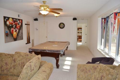 Lake Balboa Area Home 9