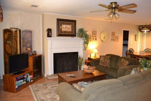 Lake Cortez Area Home