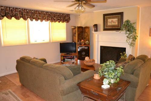 Lake Cortez Area Home