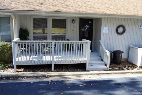 Valencia Courts Townhome 5