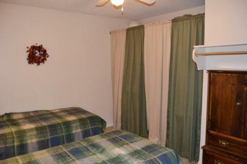 Valencia Courts Townhome 5