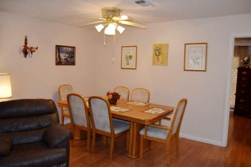 Valencia Courts Townhome 5