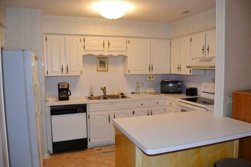 Valencia Courts Townhome 5