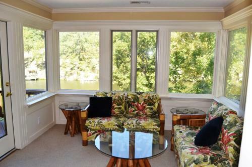 Lake Pineda Home 60