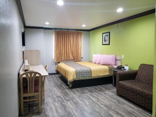Hotel Woodland Inn Iah