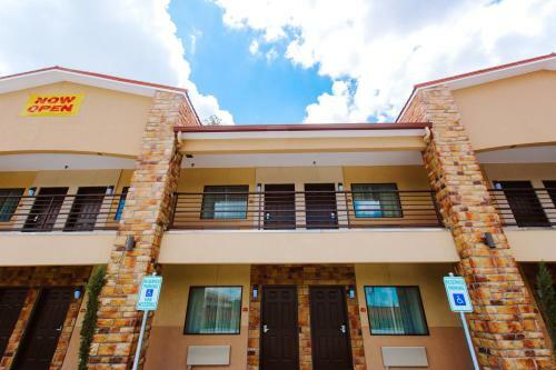 Motel Palace Inn - Willowbrook Mall