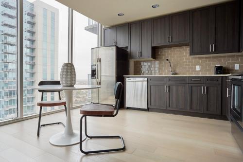 Apartamento Desirable Midtown Suites By Sonder