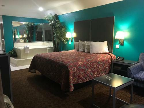 Hotel Camelot Inn And Suites