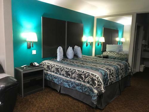 Hotel Camelot Inn And Suites