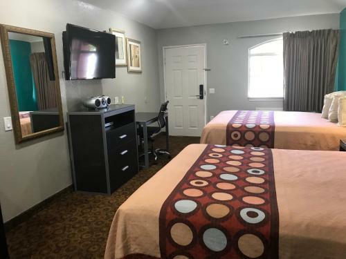 Hotel Camelot Inn And Suites