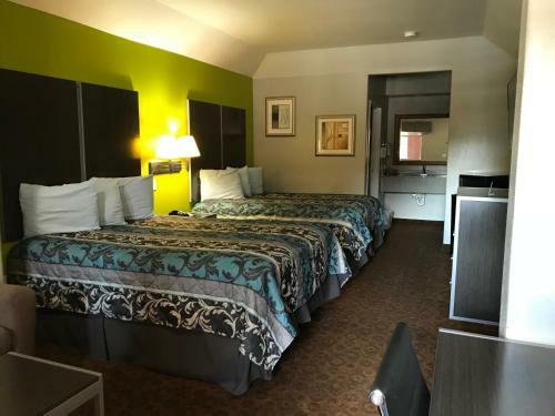 Hotel Camelot Inn And Suites