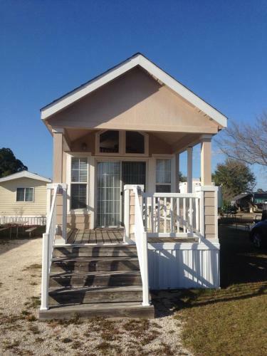 Clerbrook One-bedroom Park Model 1