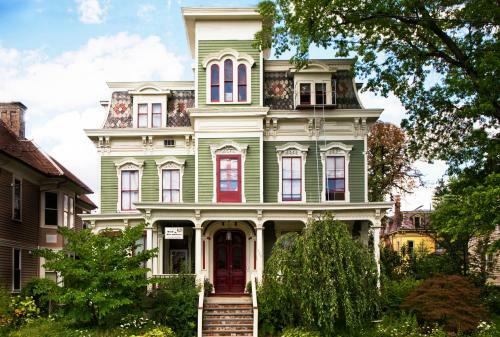 Hudson City Bed And Breakfast