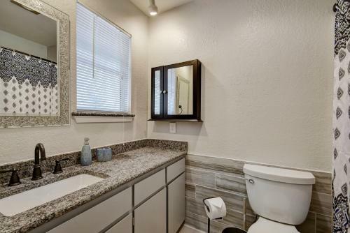 6107 Hudson Bend Rd Home