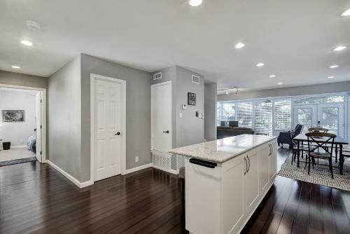 6107 Hudson Bend Rd Home