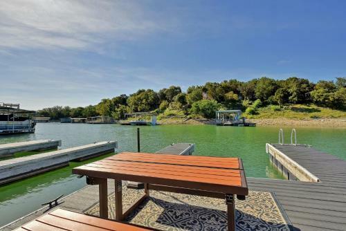 6107 Hudson Bend Rd Home