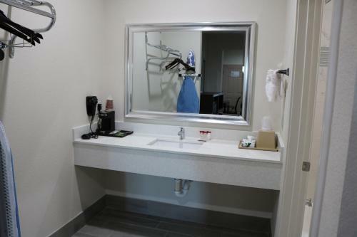 Hotel Scottish Inn & Suites - Iah Airport