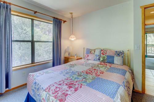 Mountain Getaway In The Pines