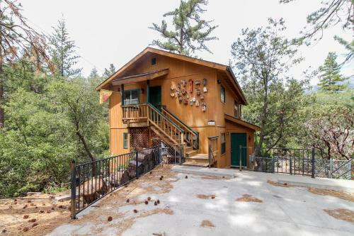 Mountain Getaway In The Pines