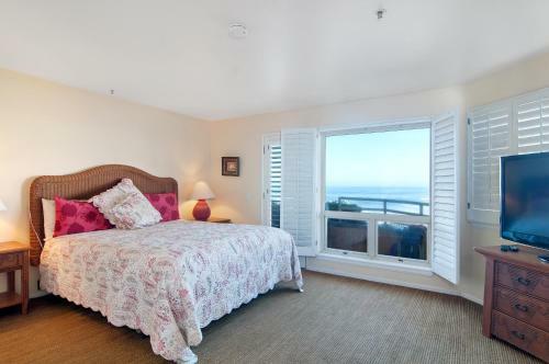 Imperial Beach Club 111