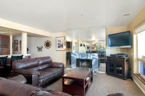 Imperial Beach Club 208
