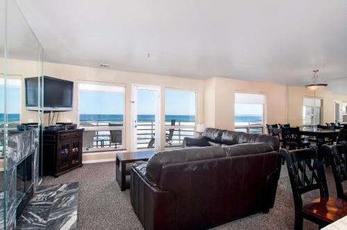 Imperial Beach Club 208
