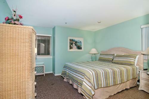 Imperial Beach Club 204