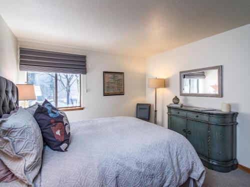 1000 Lakeshore Townhouse Unit 20