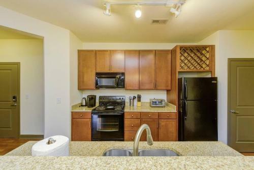 Apartamento Waterfront, 2bed, 2bath Downtown | Pool And Gym Access