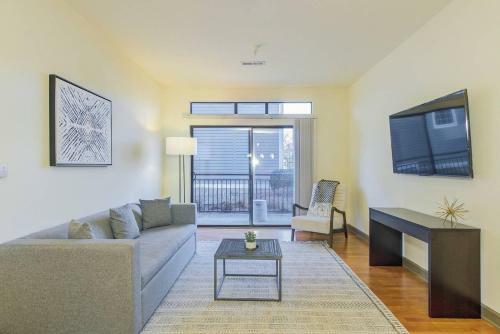 Apartamento Waterfront, 2bed, 2bath Downtown | Pool And Gym Access