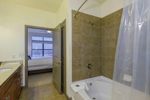 Apartamento Waterfront, 2bed, 2bath Downtown | Pool And Gym Access