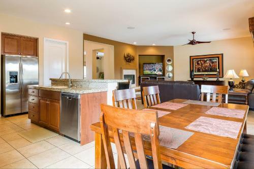 Apartamento Coachella Vista 5br /4.5ba