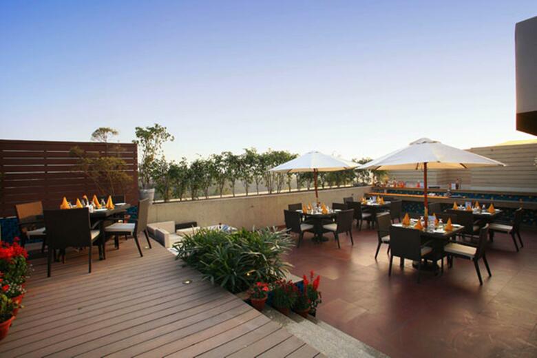 Shervani Nehru Palace Hotel