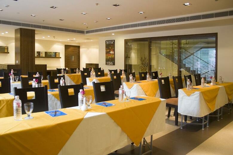 Shervani Nehru Palace Hotel
