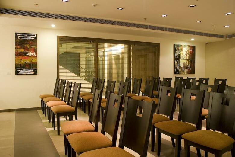Shervani Nehru Palace Hotel
