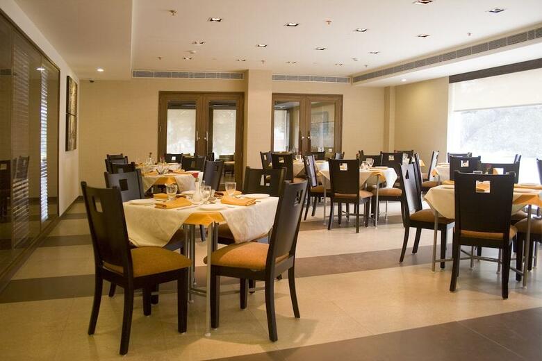 Shervani Nehru Palace Hotel