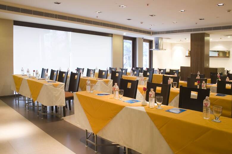 Shervani Nehru Palace Hotel