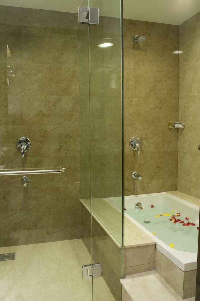 Shervani Nehru Palace Hotel