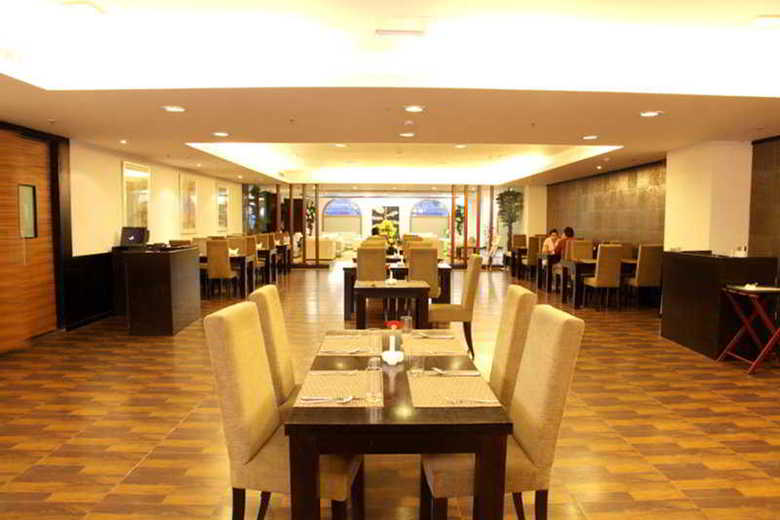 Hotel Mapple Emerald New Delhi