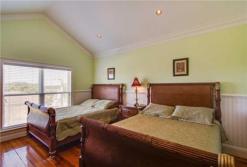 Carolina Boulevard 1002