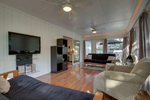 32 Twin Oaks Lane
