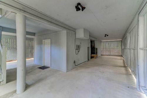 32 Twin Oaks Lane