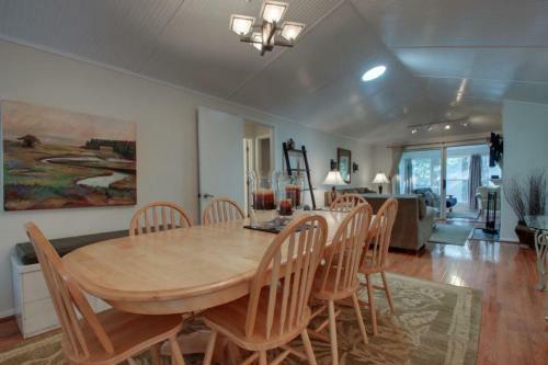 32 Twin Oaks Lane
