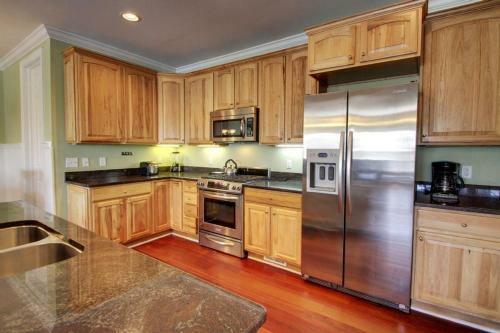 7 33rd Avenue