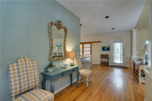 Carolina Boulevard 122