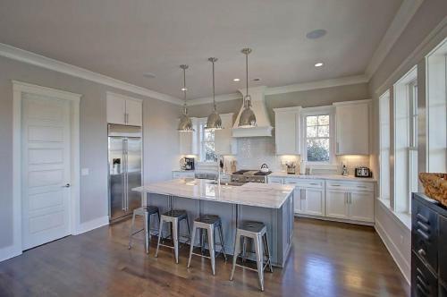 2301 Palm Boulevard Home