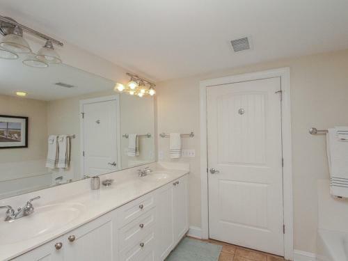 Ocean Palms 303